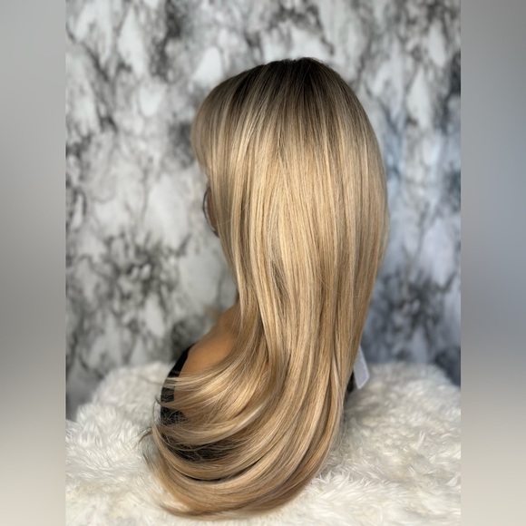 24 Inch Straight Blonde Layered hair Wig With Curtain Bangs Dark Roots - Picture 7 of 11